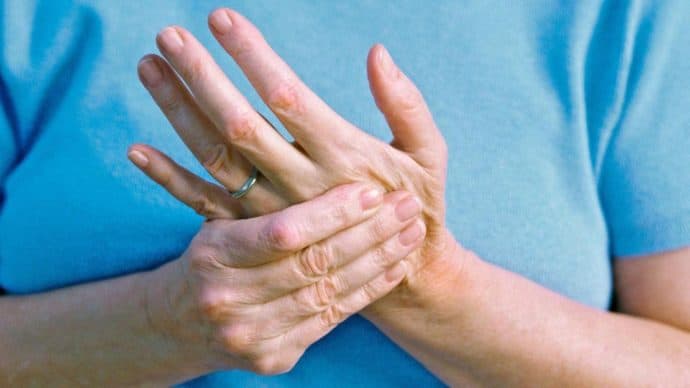 differences between arthritis and fibromyalgia